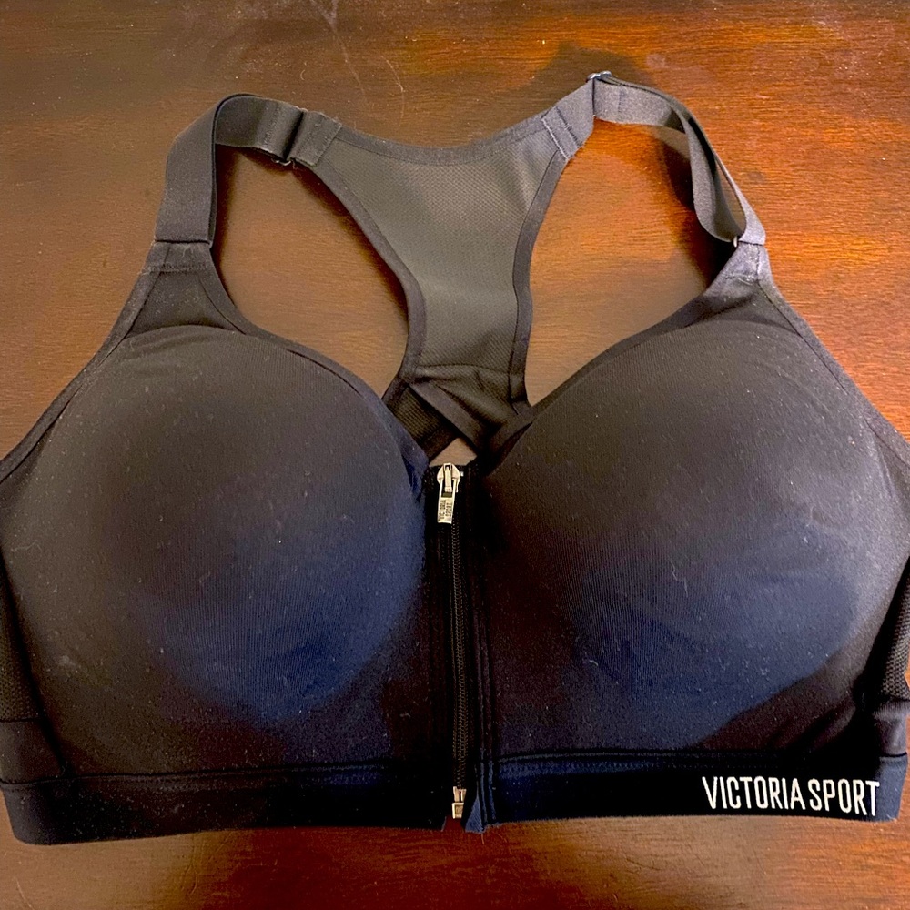 Victoria’s Secret Sports Bra. NWT. Black, size 36DD